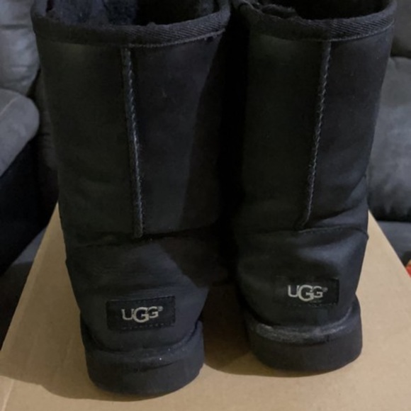 Woman’s Ugg’s boots - Picture 4 of 9